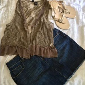 Adorable Lightly fringed jean skirt  by Apt 9 NWOT